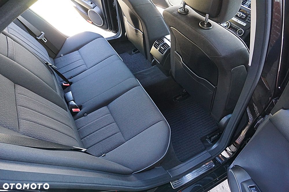 Mercedes-Benz Klasa C 180 BlueEFFICIENCY Elegance - 20