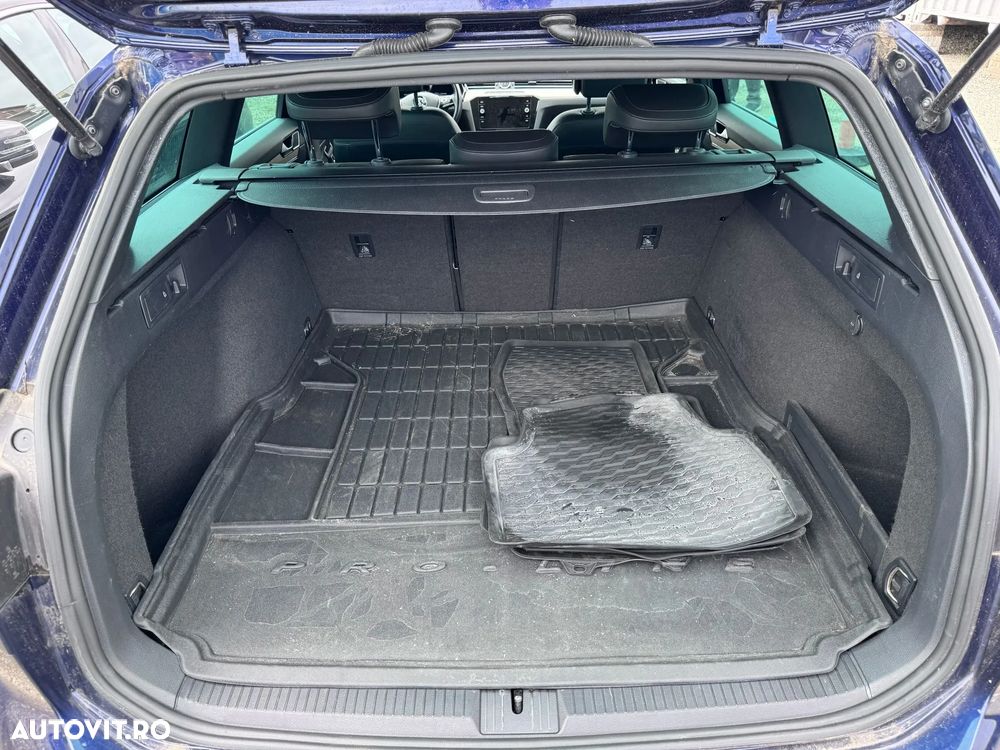 Volkswagen Passat 1.6 TDI SCR DSG Conceptline - 32