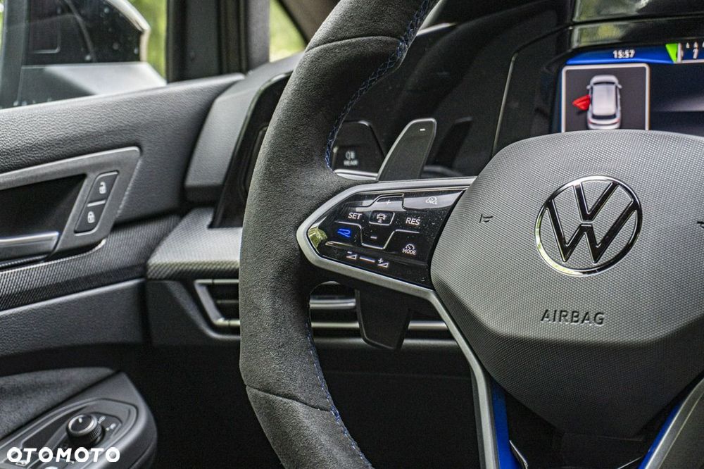 Volkswagen Golf - 23