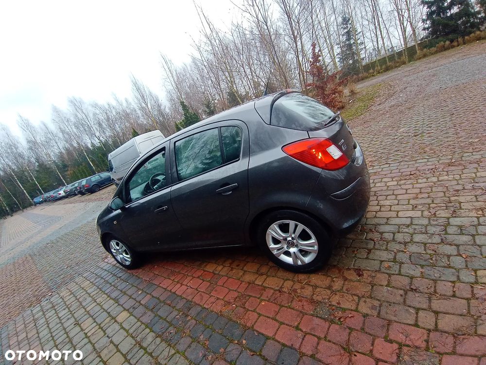 Opel Corsa 1.2 16V Cosmo - 8