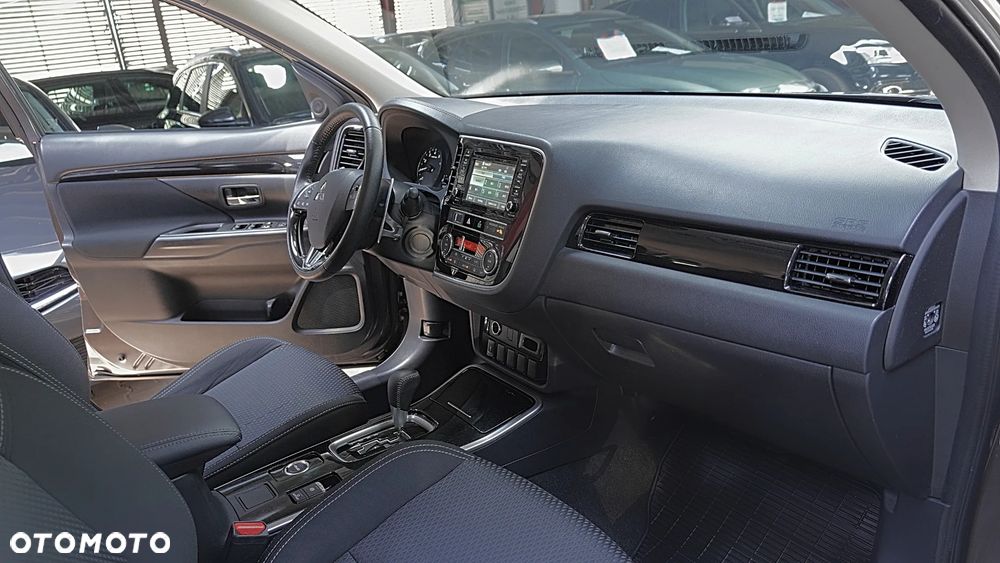 Mitsubishi Outlander 2.0 Intense Comfort 4WD CVT - 16