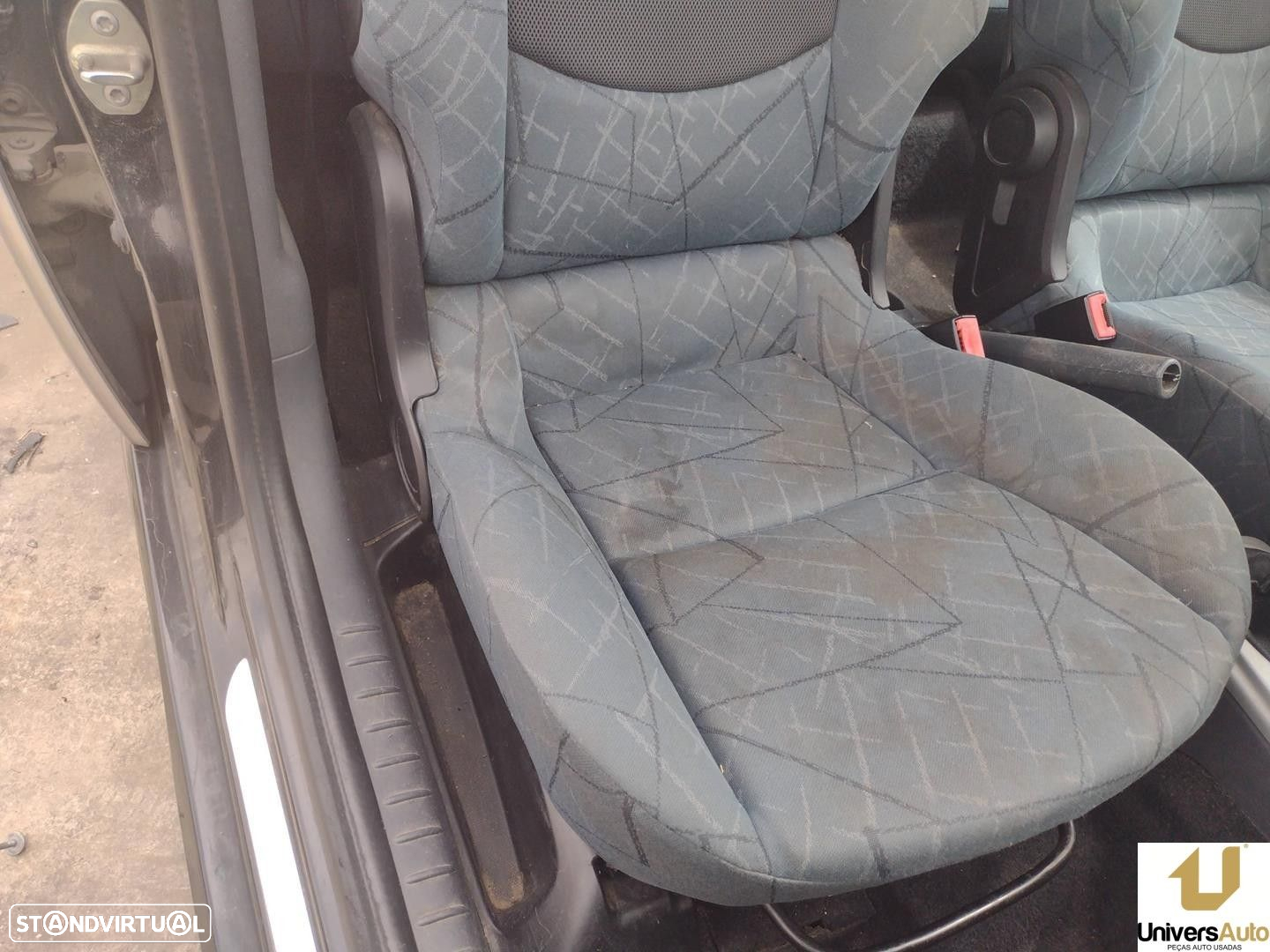 BANCO FRONTAL DIREITO SMART FORFOUR 2004 - - 2