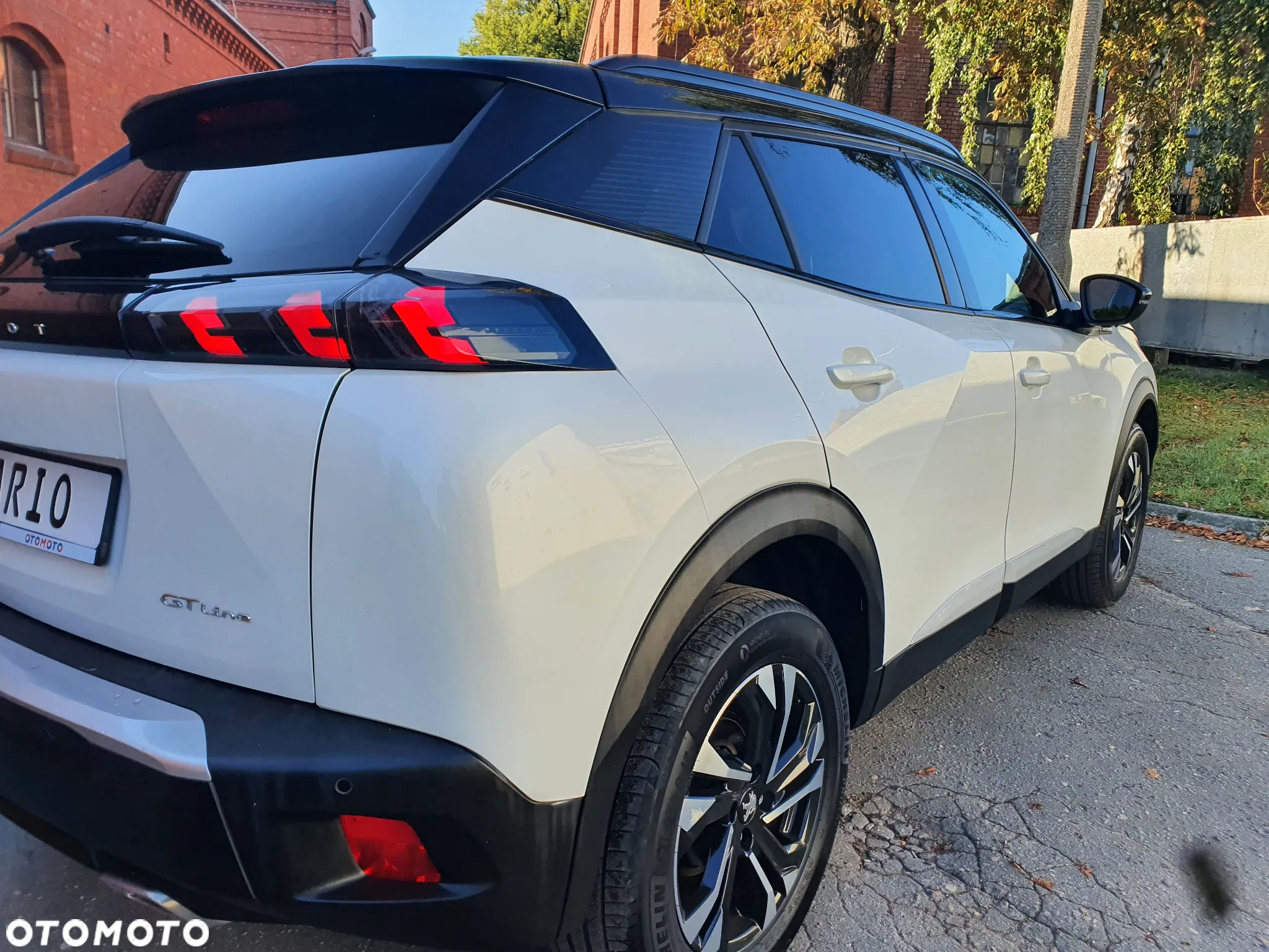 Peugeot 2008 1.2 PureTech GT Line S&S - 4