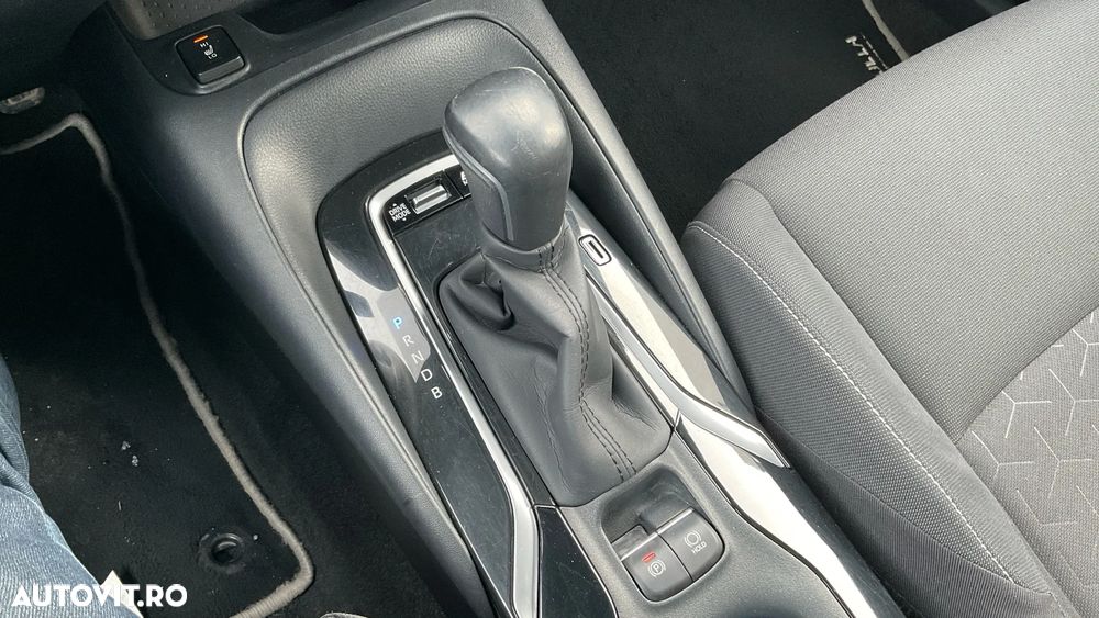 Toyota Corolla 1.8 HSD Dynamic - 31