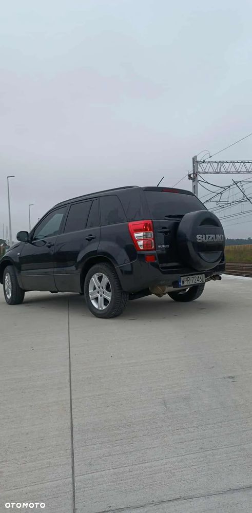 Suzuki Grand Vitara 2.0 De luxe - 2