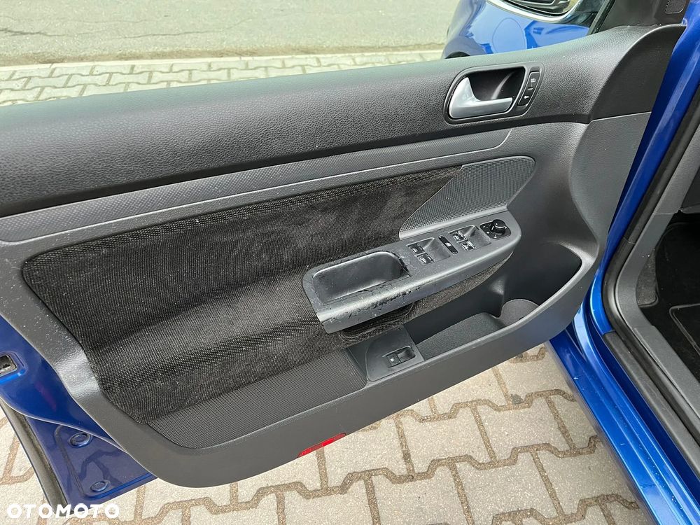 Volkswagen Golf 1.6 FSI Individual - 8