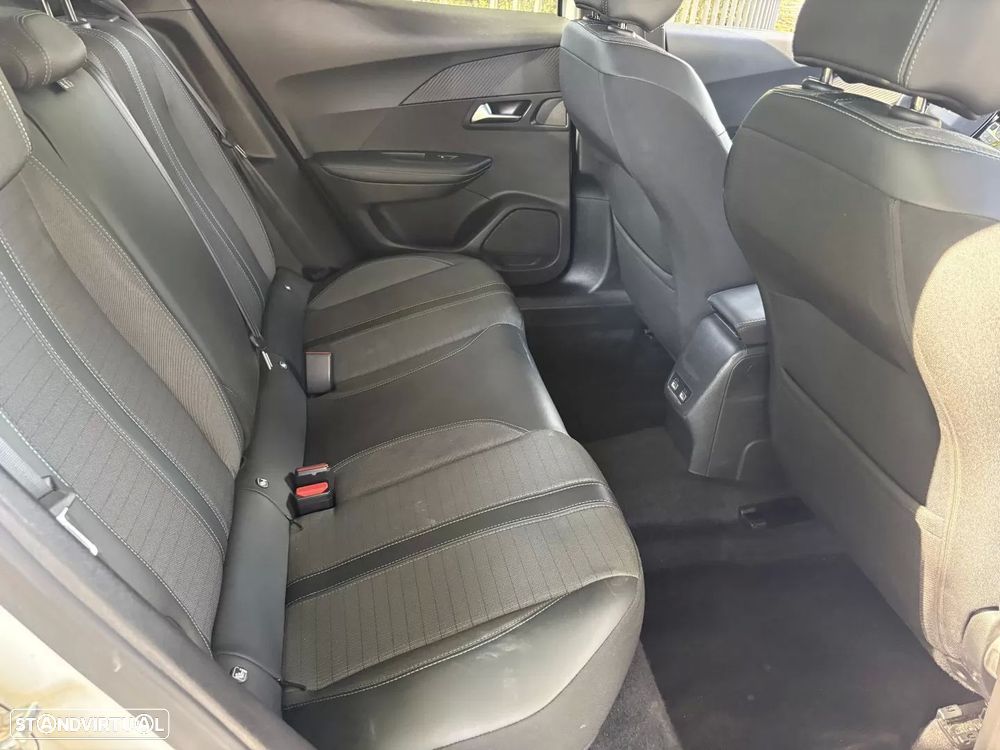 Peugeot 2008 1.2 PureTech Allure - 16