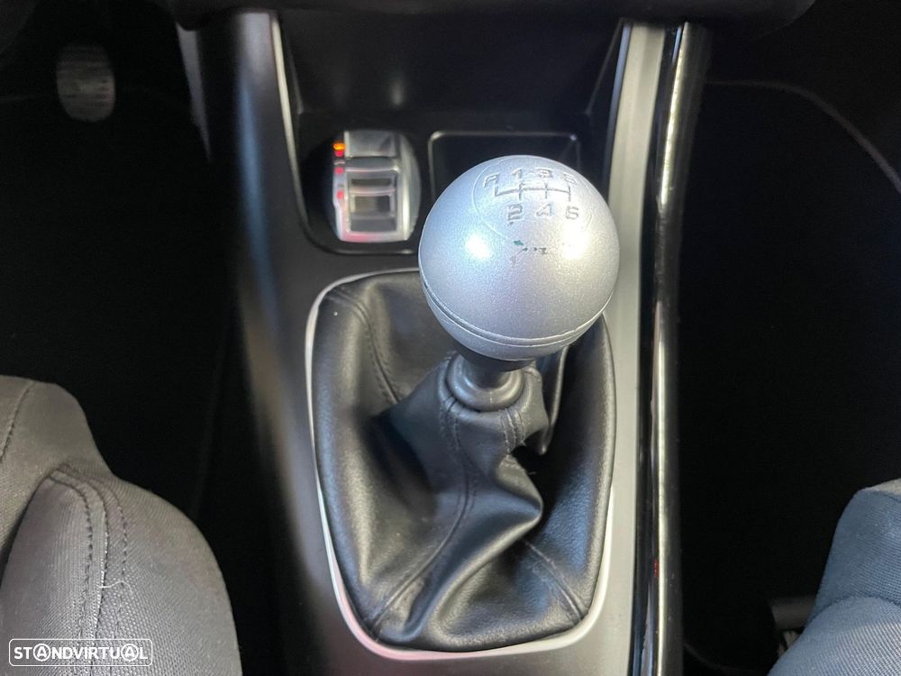 Alfa Romeo Giulietta 1.6 JTDm Corporate - 25