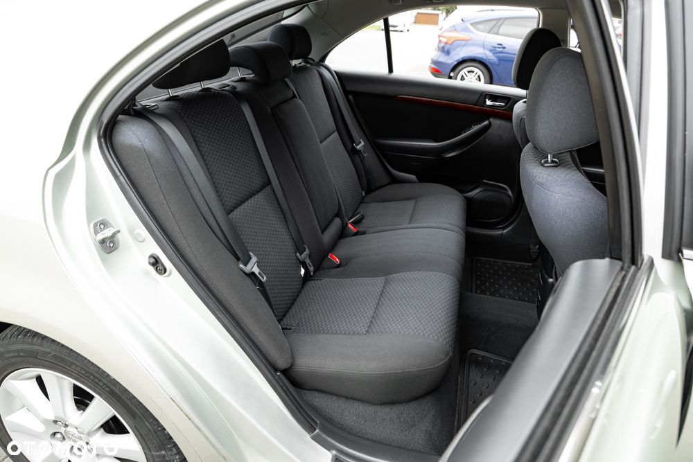 Toyota Avensis 1.8 VVT-i Executive - 21