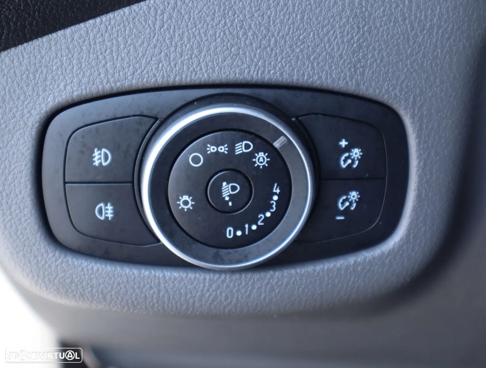 Ford Transit Connect Van 3 lugares Longa - 28