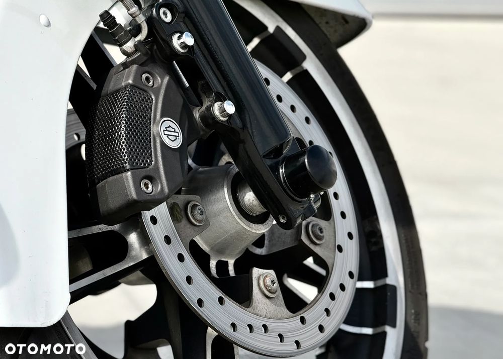 Harley-Davidson Touring Road Glide - 14
