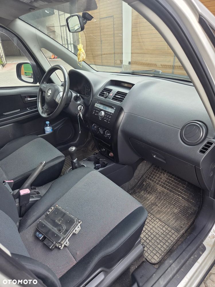 Suzuki SX4 - 4