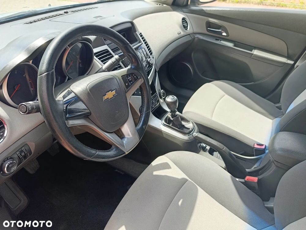 Chevrolet Cruze 1.6 - 9