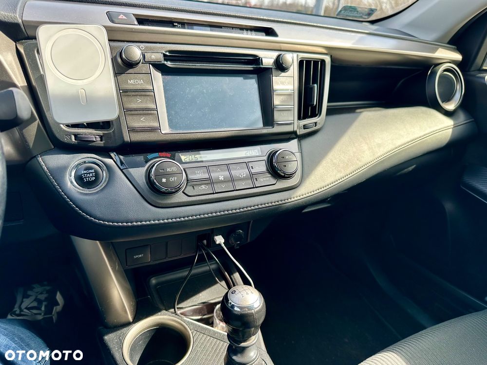 Toyota RAV4 2.2 D-4D Premium - 14