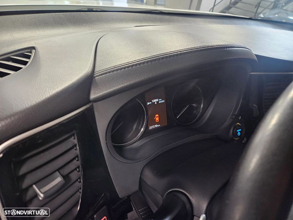 Mitsubishi Outlander - 9