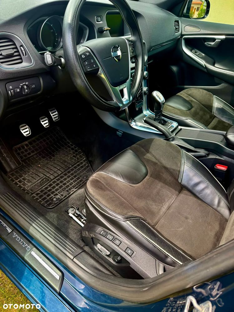 Volvo V40 D2 R-Design - 12