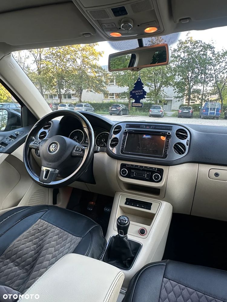 Volkswagen Tiguan 2.0 TDI DPF BlueMotion Technology Sport & Style - 9