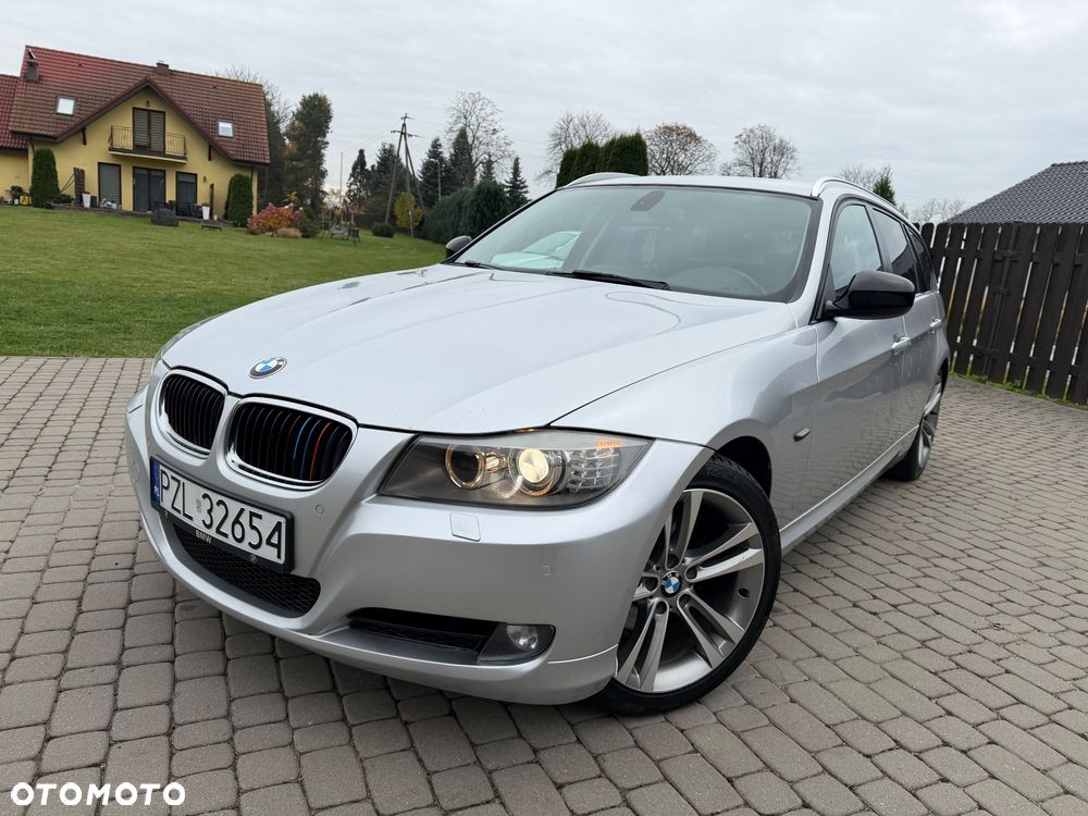 BMW 3 Series 2010 photo 2