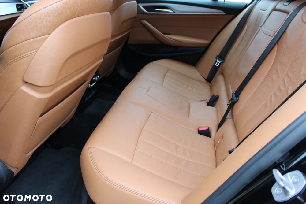 BMW Seria 5 520d Luxury Line - 11