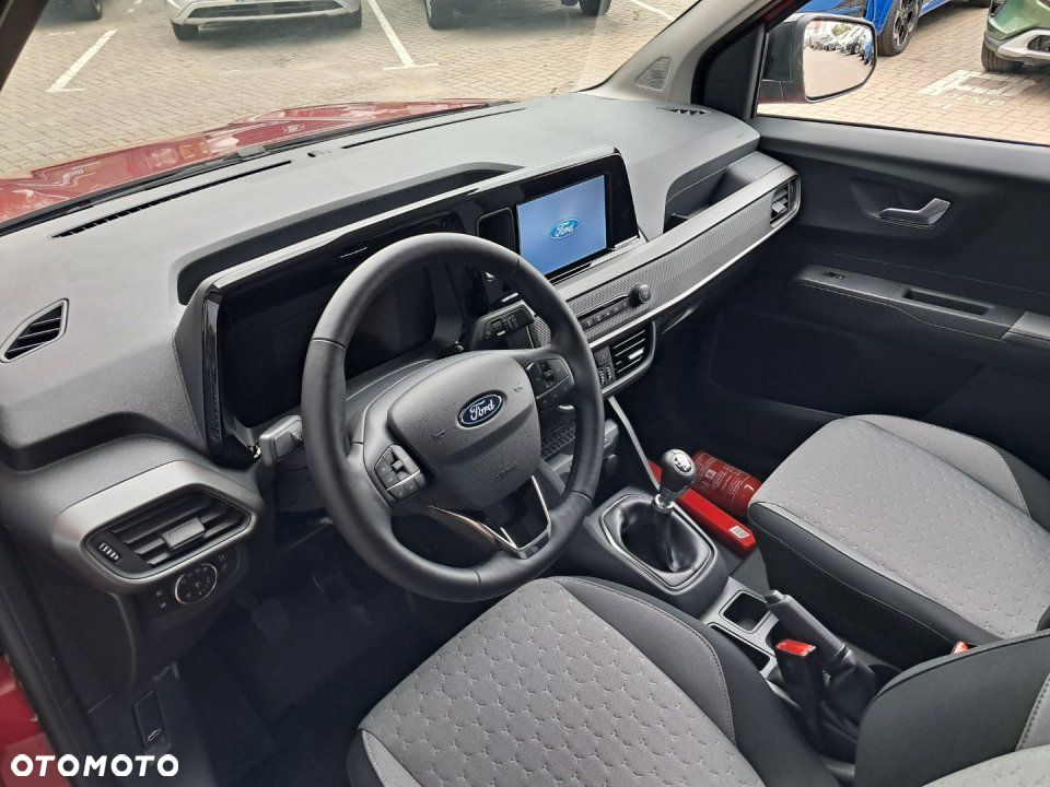 Ford Transit Courier - 13