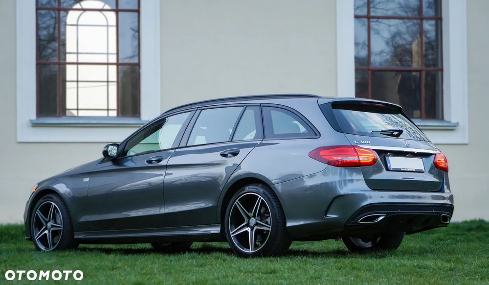 Mercedes-Benz Klasa C 300 9G-TRONIC AMG Line - 4