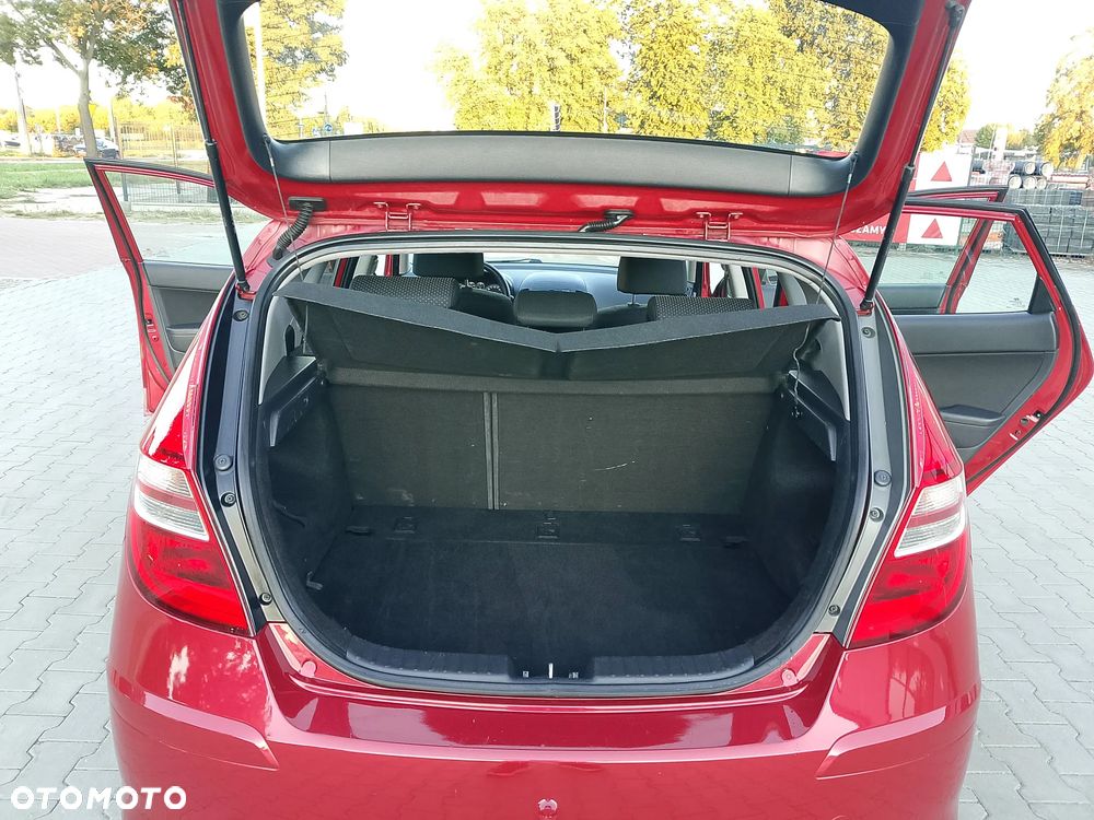Hyundai i30 1.4 Base + - 15