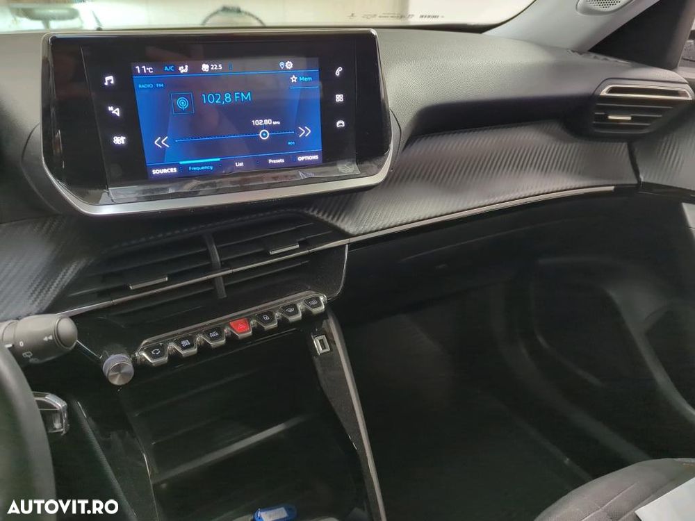 Peugeot 2008 PureTech 130 EAT8 Active - 10