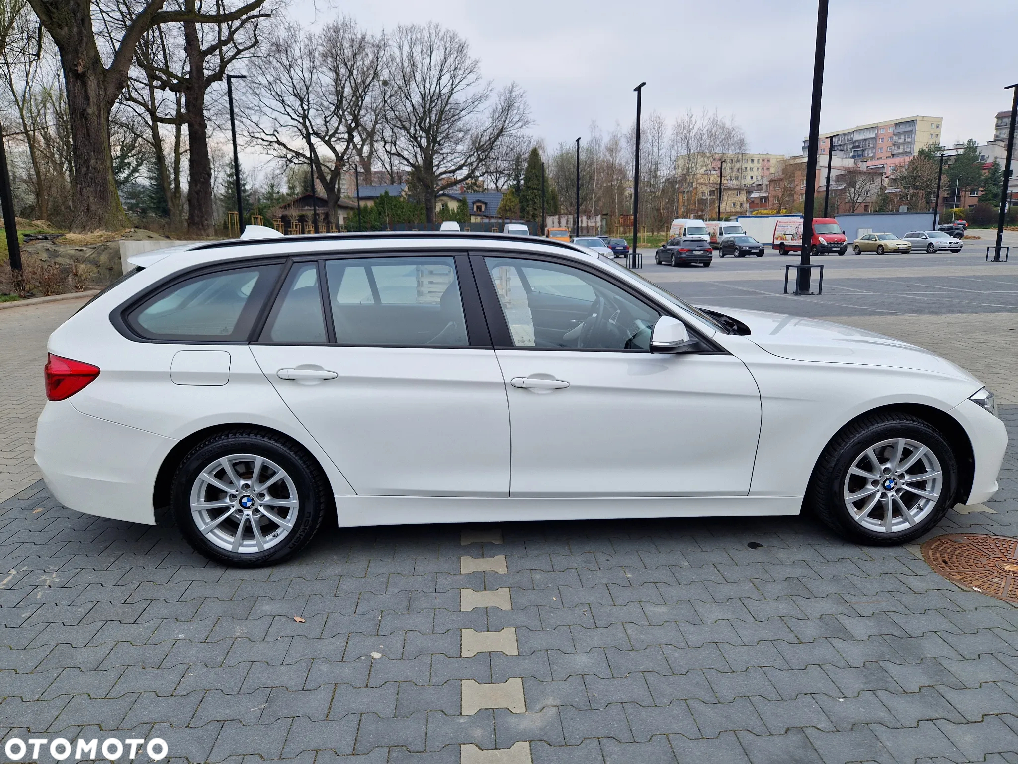 BMW Seria 3 318d Touring Advantage - 3