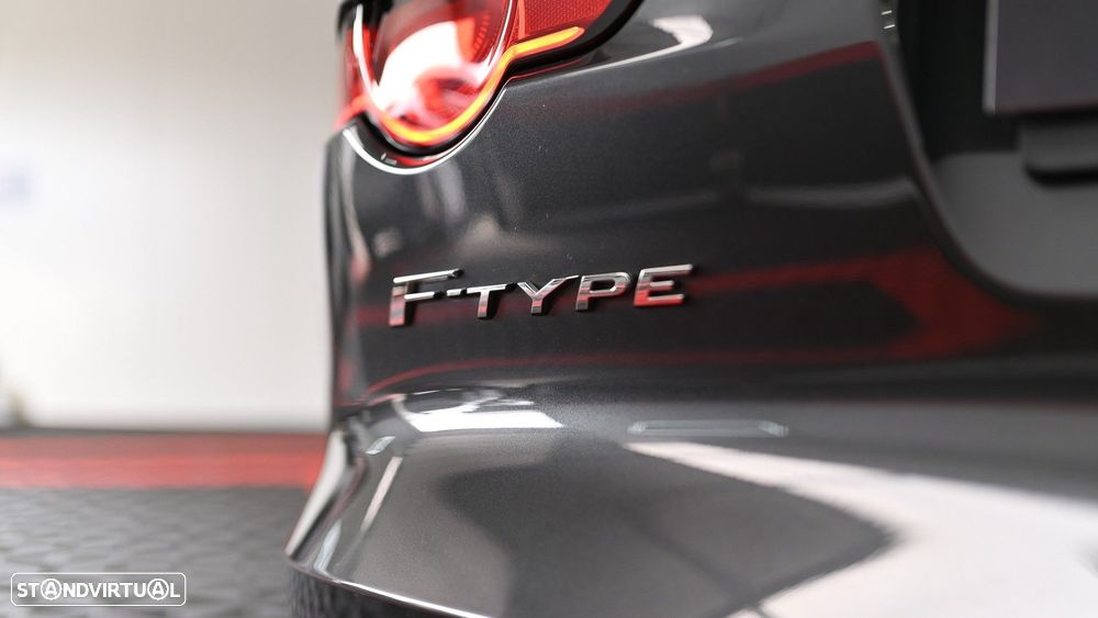 Jaguar F-Type 2.0 i4 Chequered Flag - 30