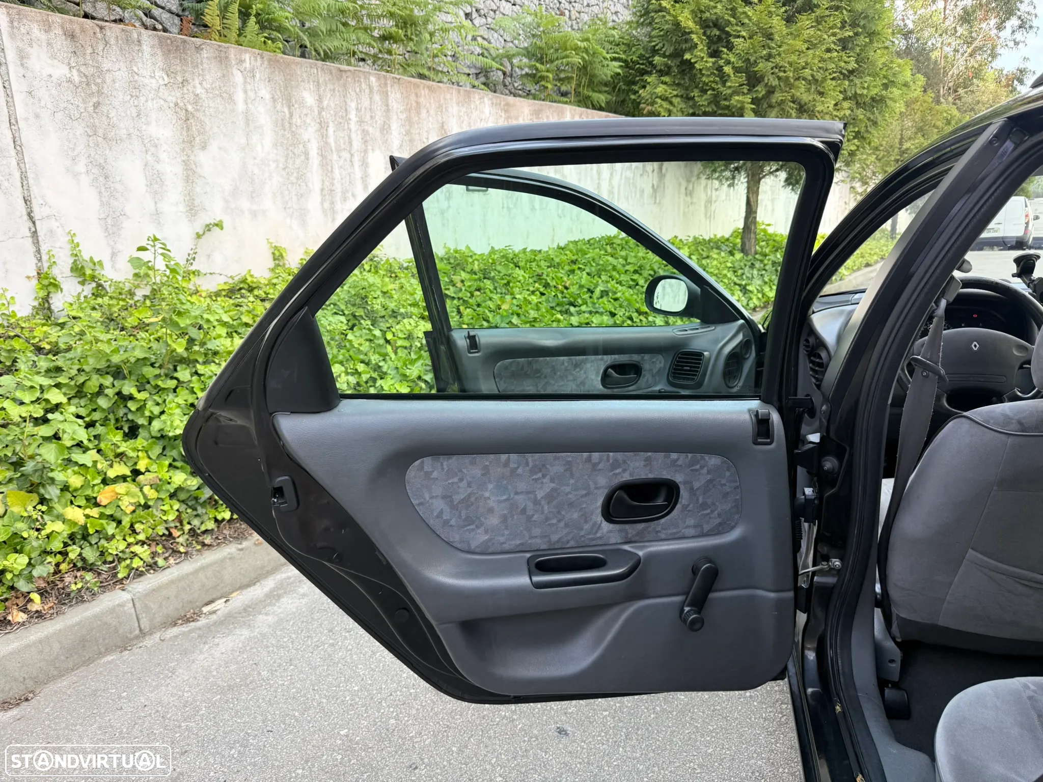 Renault Laguna Break 1.9 dTi RXE - 28