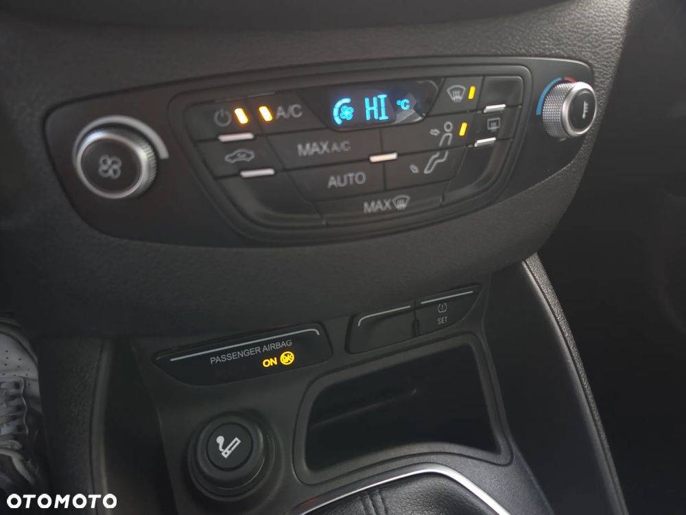 Ford Tourneo Courier ver-1-5-tdci-trend - 24