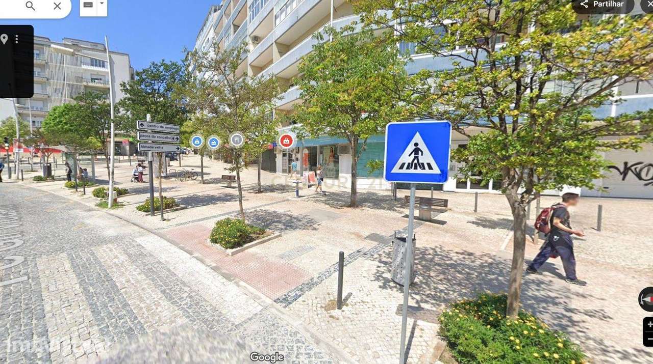 Arrendamento Loja 130 m2 na Praça Gil Vicente no centro de Almada - Grande imagem: 3/30