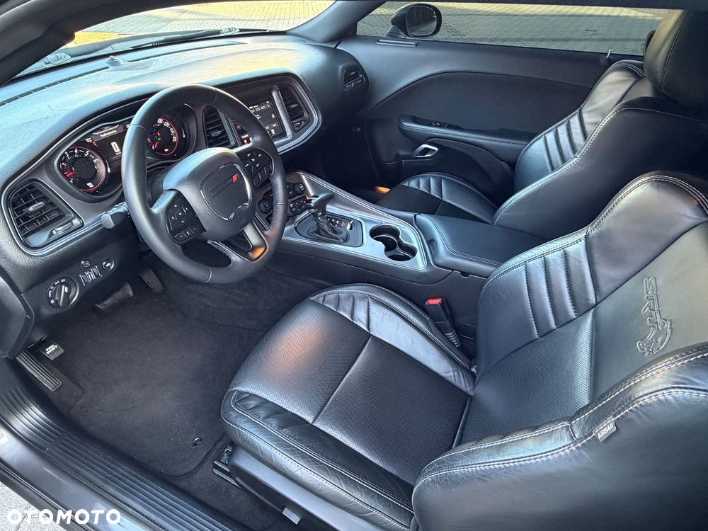 Dodge Challenger - 13