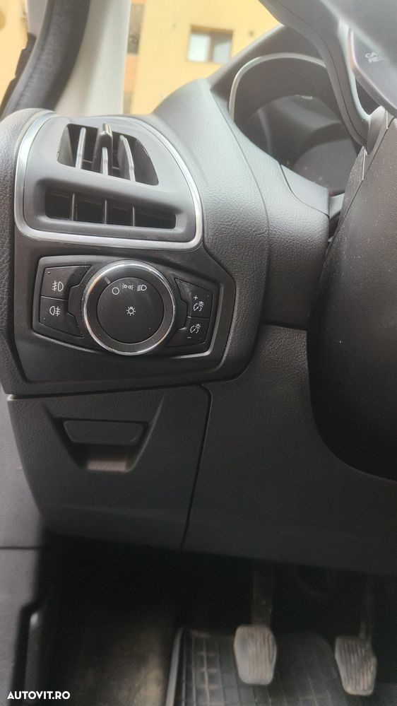 Ford Focus 1.6 TDCI DPF Titanium - 9