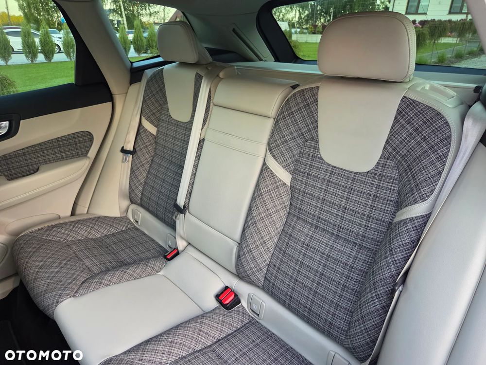 Volvo XC 60 B4 D AWD Momentum Pro - 16