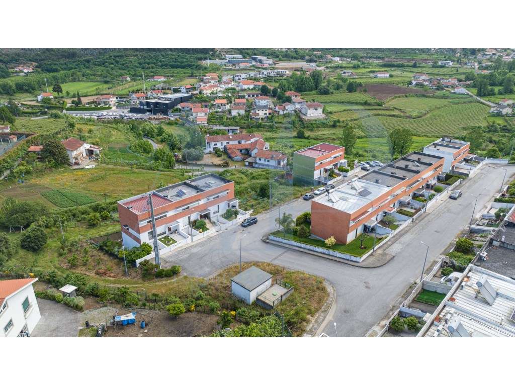 Lote para Moradia em Banda na Urbanização Vale da Gandra - Grande imagem: 3/15