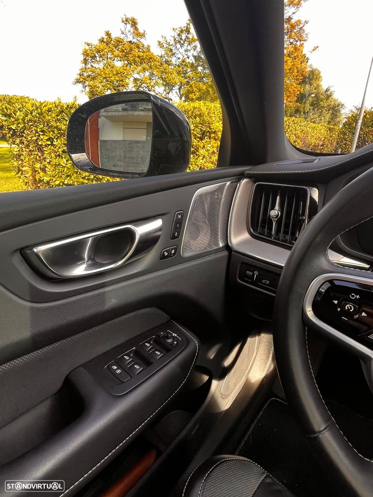 Volvo XC 60 2.0 T6 PHEV R-Design AWD - 11