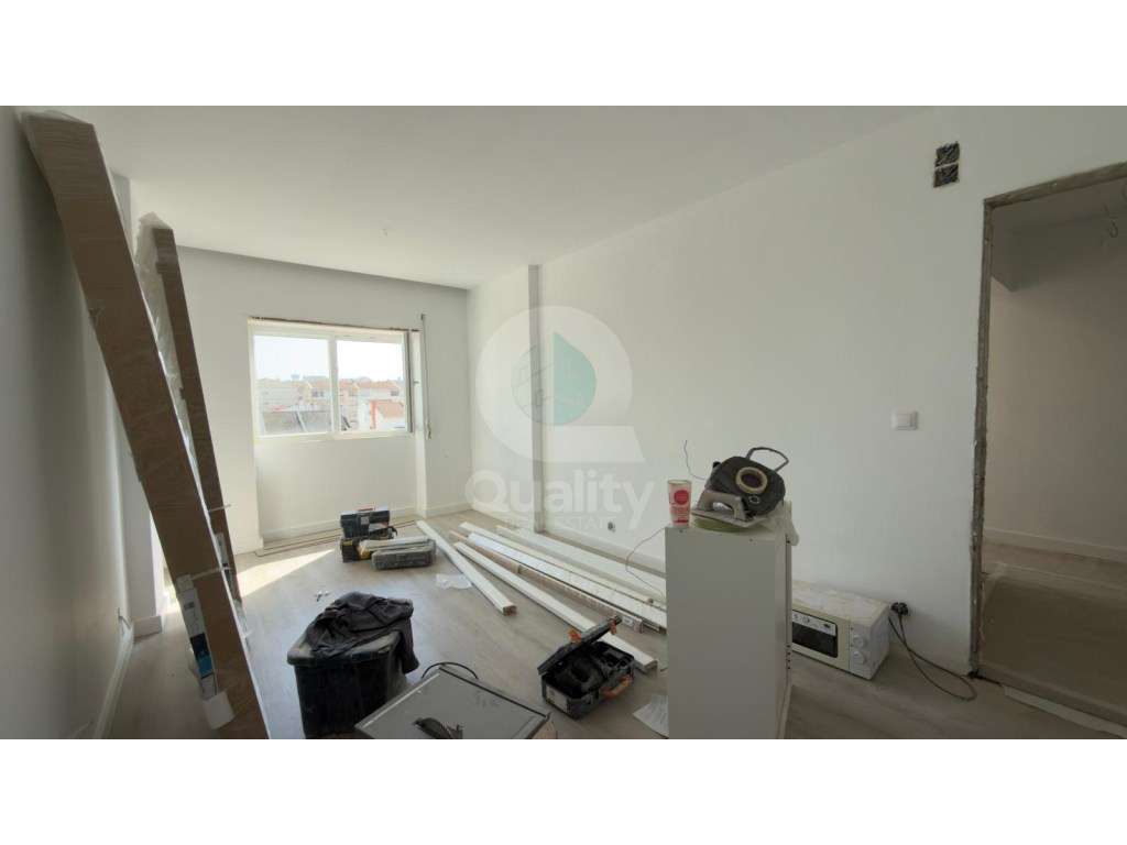 Apartamento T3 Remodelado no Vale da Amoreira - Grande imagem: 4/23