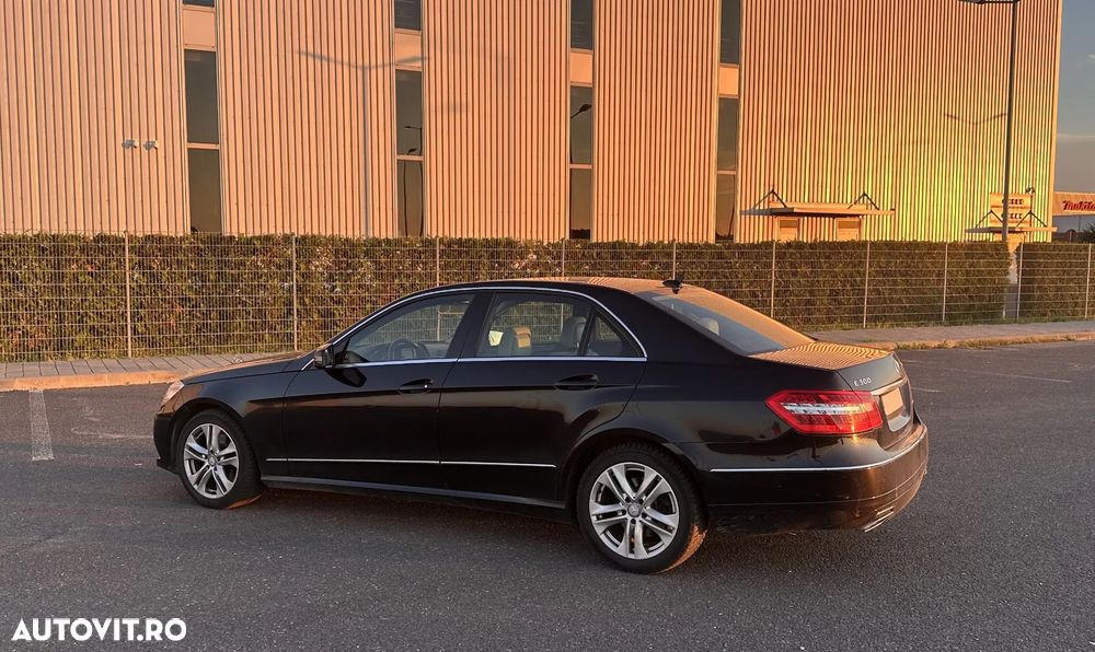 Mercedes-Benz E 300 BLUETEC HYBRID 7G-TRONIC Avantgarde - 3