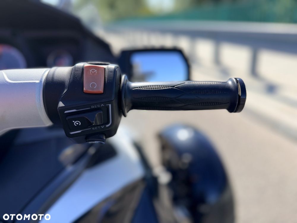 Can-Am Spyder - 19