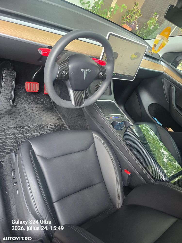 Tesla Model Y - 9