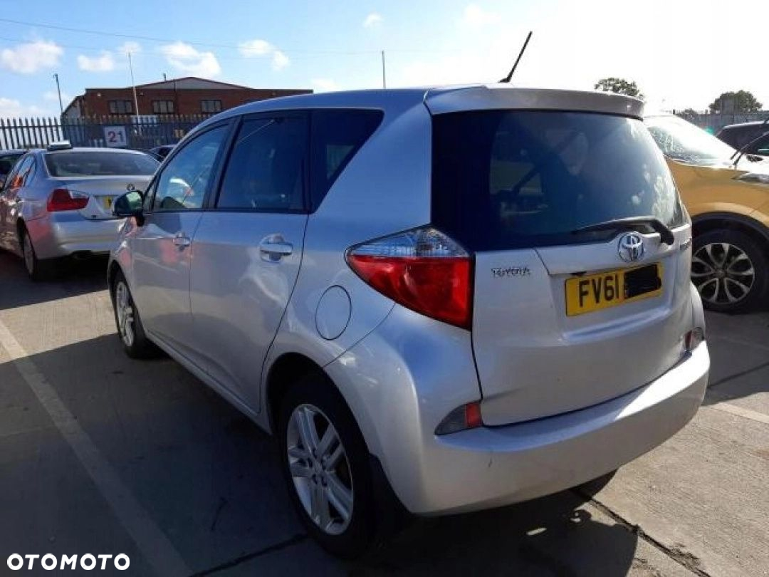 Toyota VERSO S Klapa tył pas tylny ćwiartka - 7