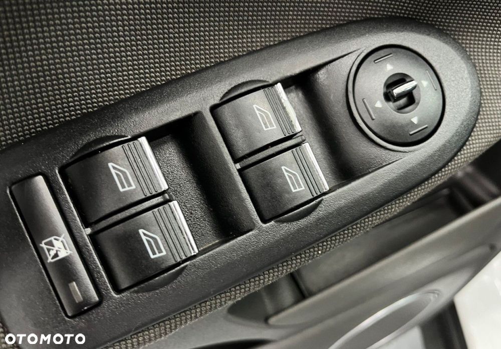 Ford Kuga - 27