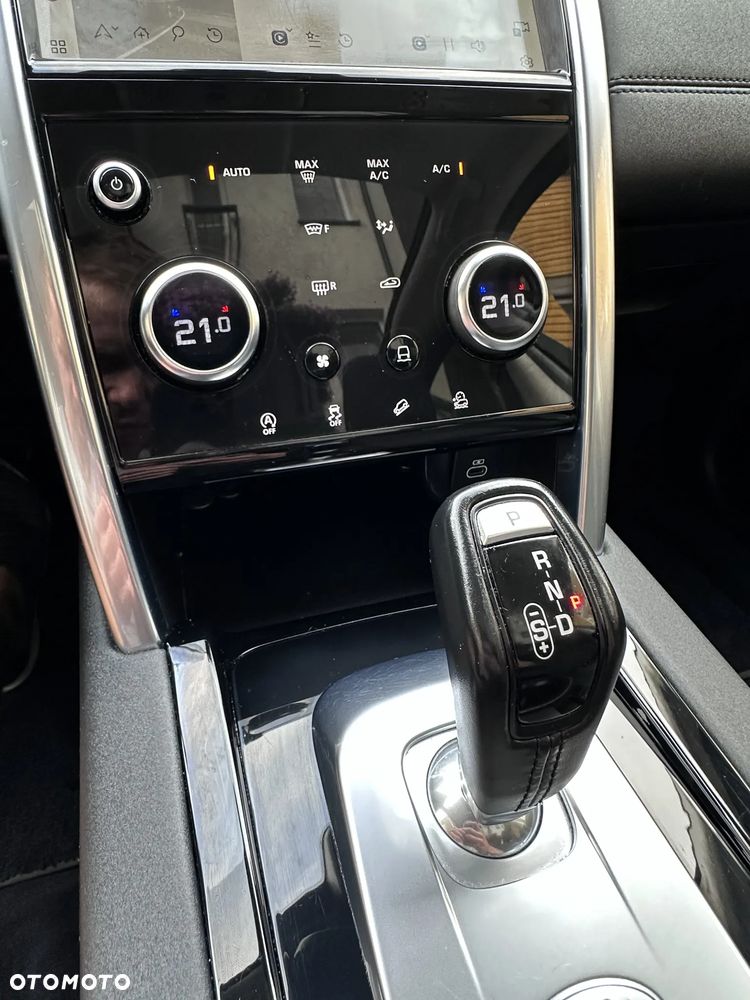 Land Rover Discovery Sport 2.0 D165 mHEV - 16