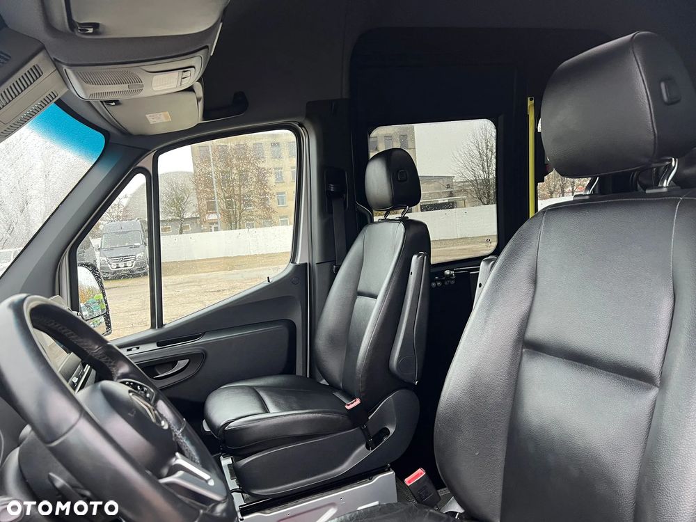 Mercedes-Benz Sprinter - 14