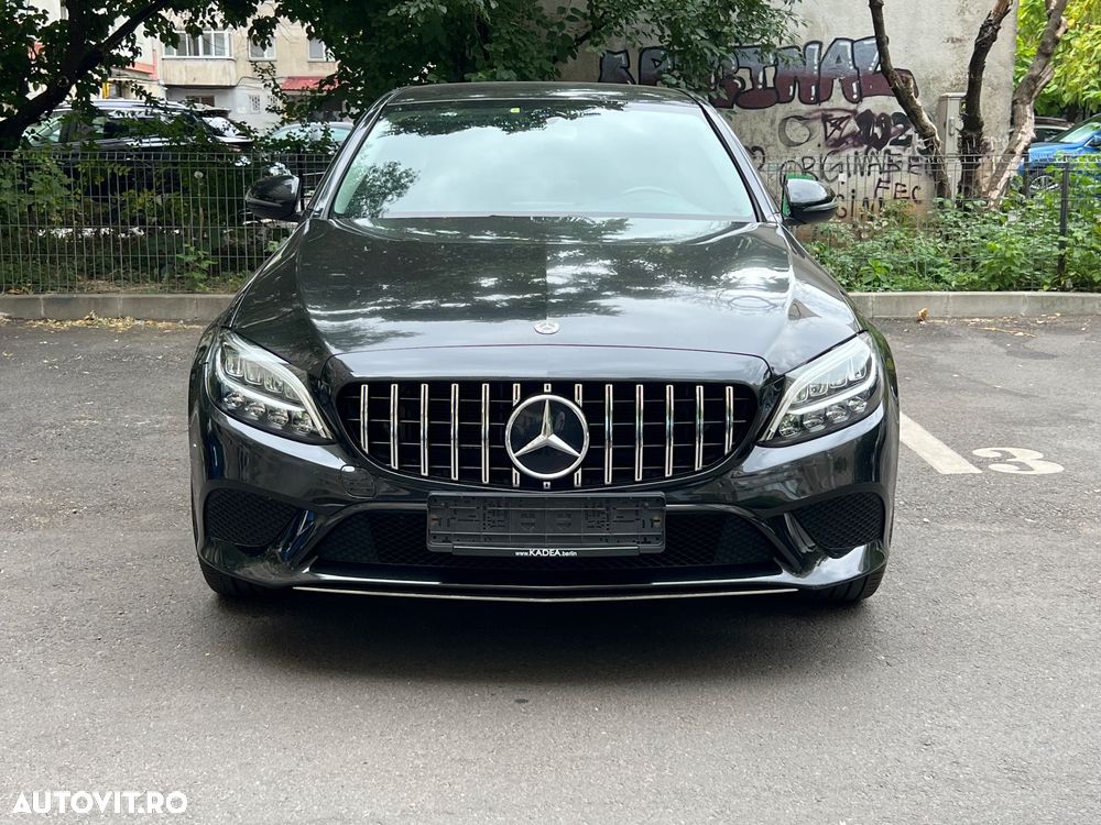 Mercedes-Benz C - 12