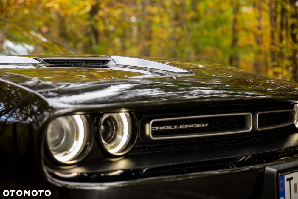 Dodge Challenger - 8