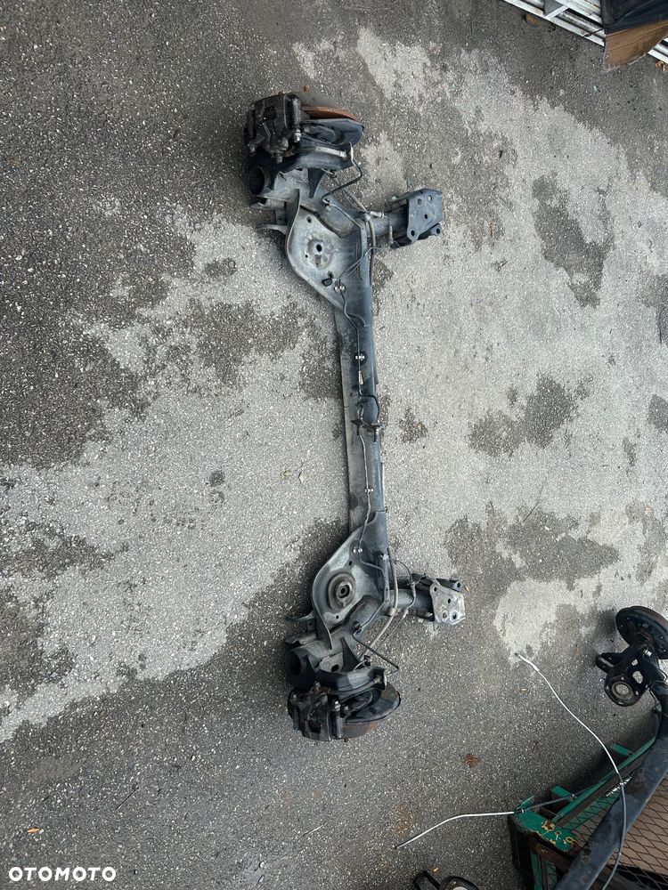 Nissan Juke I ośka tył belka zawieszenia tył tylna tarcze - 1