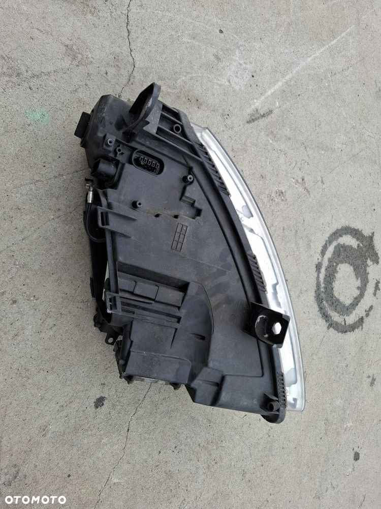 Lampa Przód Przednia Reflektor Bi-Xenon Skrętny Skrętna Prawa Audi A6 C6 - 11