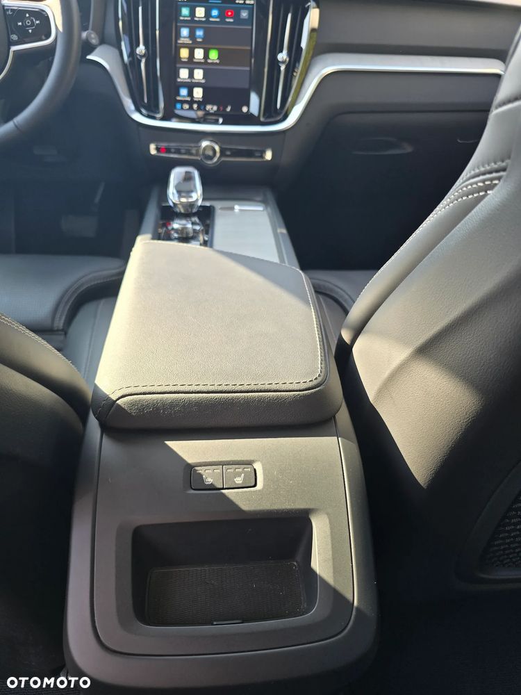 Volvo V60 B4 B DKG Plus Dark - 16